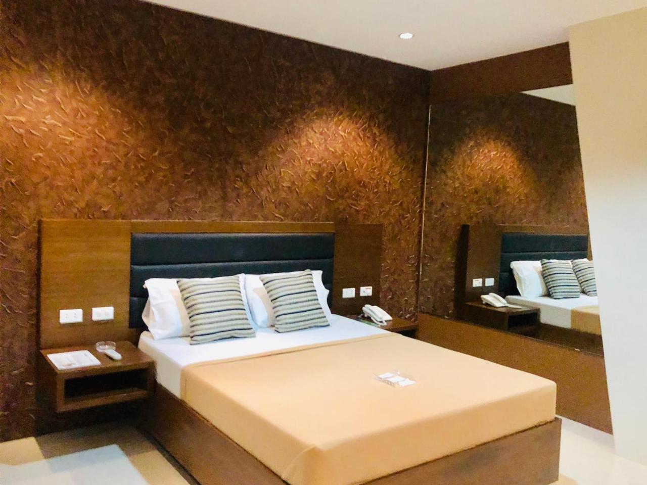 โรงแรมอพอลโล Lemery ภายนอก รูปภาพ